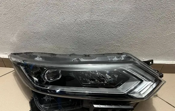 Nissan Qashqai Headlight/headlamp 10019011