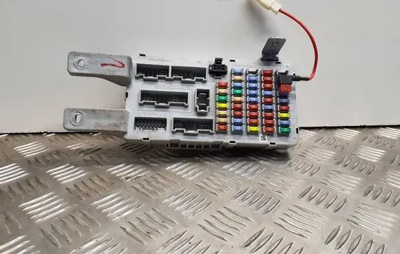 Hyundai Santa Fe Fuse module 919502B401 284011010131287