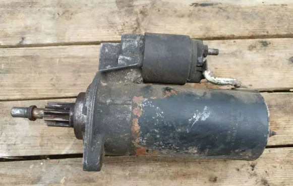 Volkswagen PASSAT B3 Starter motor 068911023G 0001110001