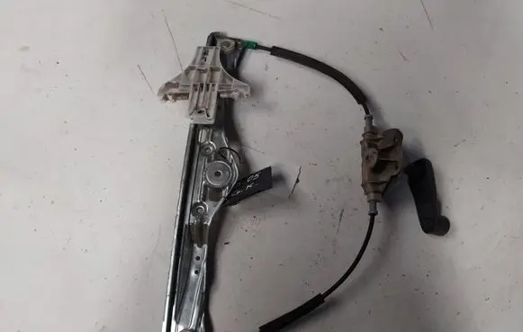 Rear door manual window regulator