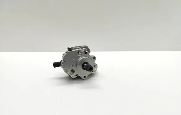BMW 5 E60 E61 Fuel injection high pressure pump 7788678 0445010073 814932