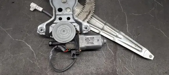 Toyota Prius (XW10) Rear window lifting mechanism without motor 85720-47011