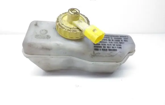 Brake fluid reservoir