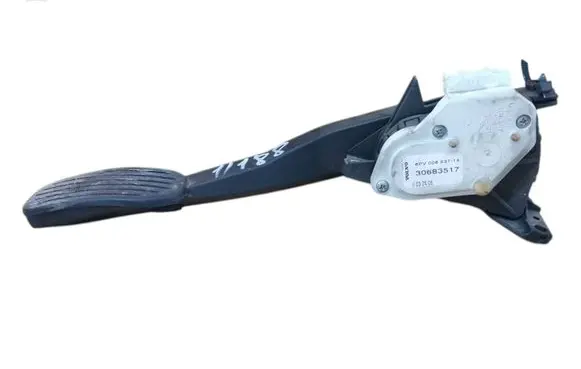 Volvo V70 Accelerator throttle pedal 30683517
