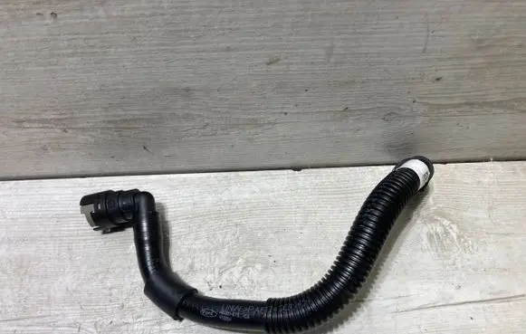 Ford Focus Breather hose/pipe h6bg6758ca