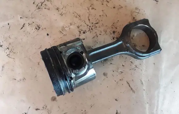 Citroen C3 Picasso Piston with connecting rod 619