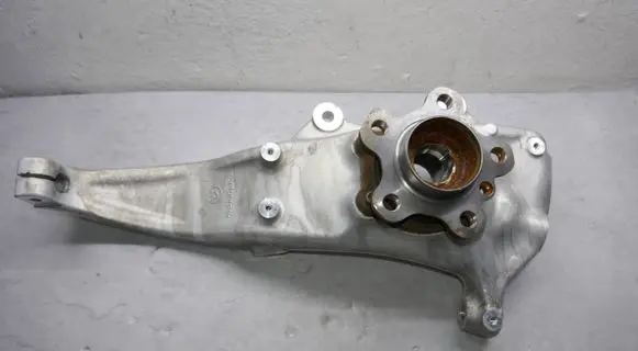 BMW 5 G30 G31 Front wheel hub 6884385