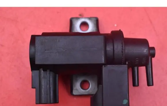 Toyota Avensis Verso Vacuum valve 25819-0R011