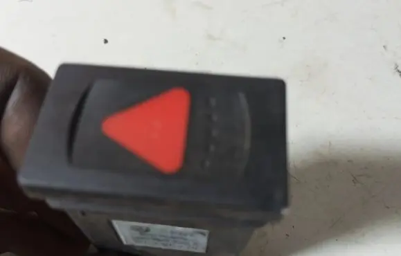 Volkswagen PASSAT B5 Hazard light switch 3B0953235B