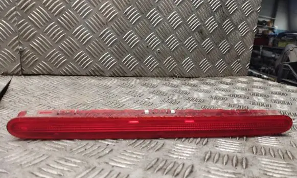Volkswagen Touran I Third/center stoplight 1t0945097a