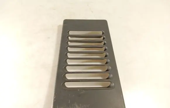 Rear air vent grill