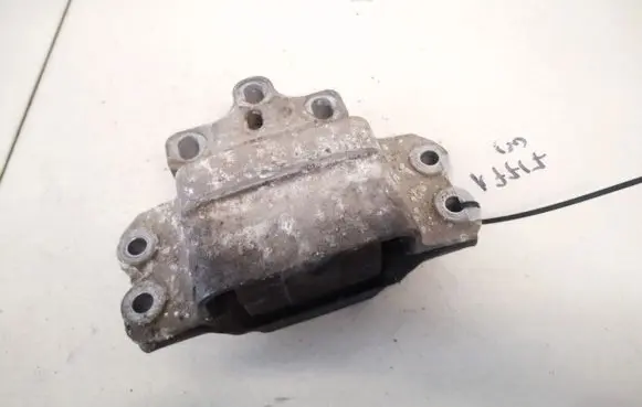 Volkswagen PASSAT B6 Engine mount bracket 3c0199555