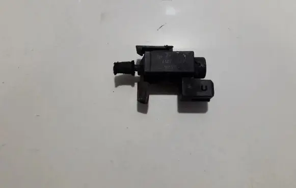 BMW 5 E39 Turbo solenoid valve 72234100 01t227