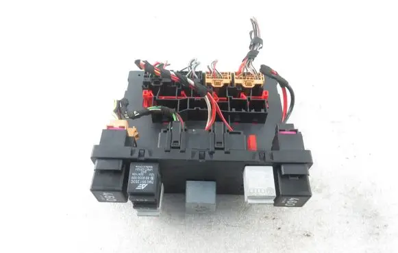 Volkswagen Golf V Central body control module 3C0937049D