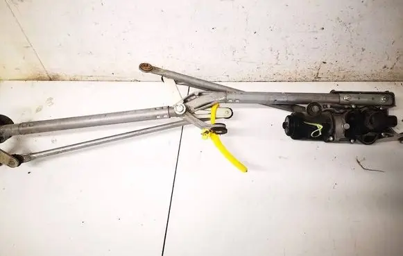 Toyota Corolla E120 E130 Front wiper linkage and motor 