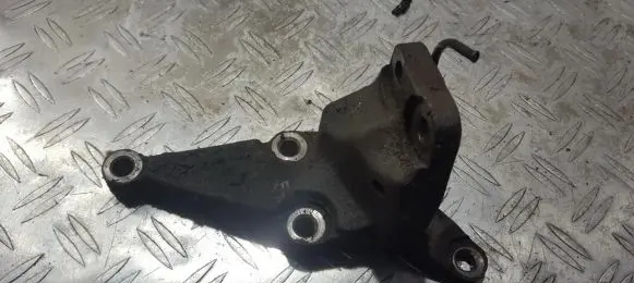 Toyota Corolla E110 Engine mounting bracket