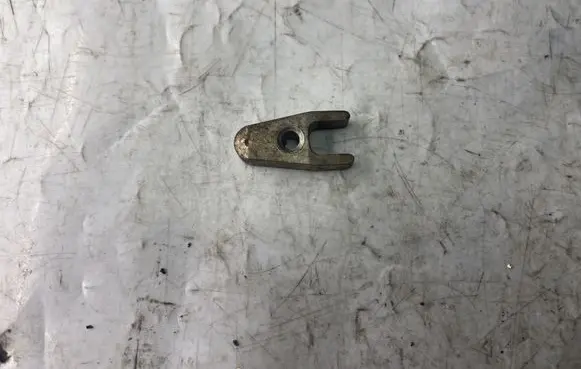 Jeep Grand Cherokee (WK) Fuel Injector clamp holder