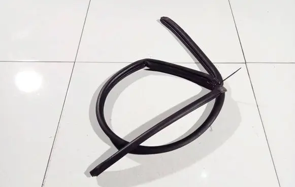 Volvo S40, V40 Rubber seal front coupe door 