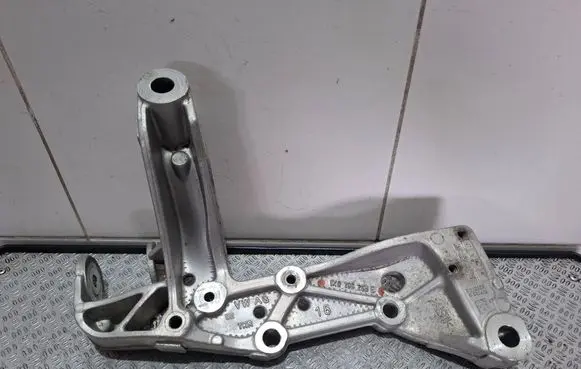 Seat Altea Front lower control arm/wishbone 1K0199296E