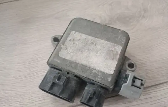 Tesla Model S Coolant fan relay 8282120280