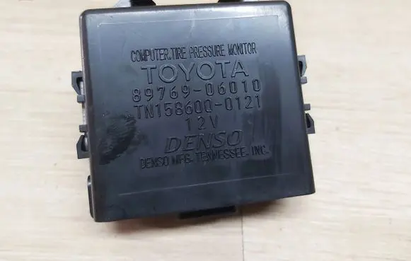 Toyota Camry Trunk lid opening control unit 89769-06010