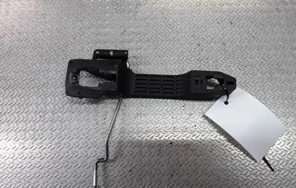 Toyota Avensis T250 Front door exterior handle/bracket 242302