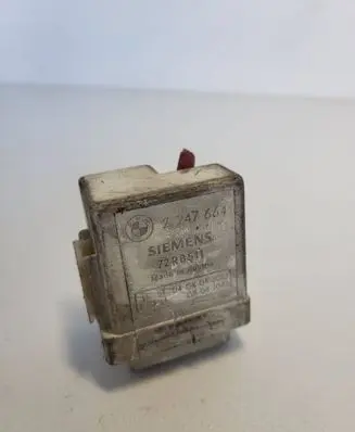 BMW 3 E46 Glow plug pre-heat relay 2247664