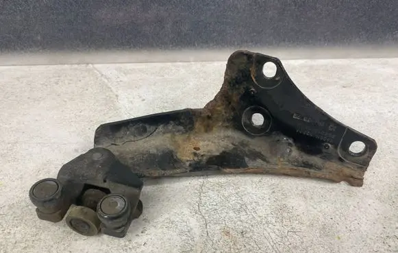 Peugeot Partner Sliding door lower roller guide/hinge 9680486680J