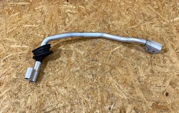 Porsche Macan (95B) Intercooler pipe mounting bracket 8r2260712e