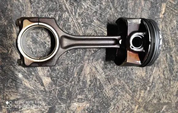 Mini Cooper Countryman R60 Piston with connecting rod