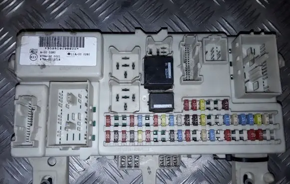Ford Focus Fuse module 97RA000001 97RA012018