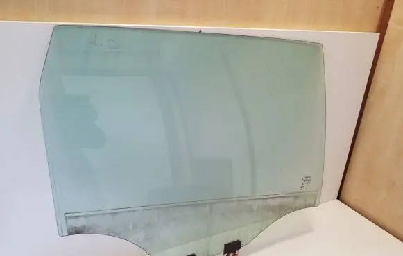 Jeep Cherokee Rear door window glass