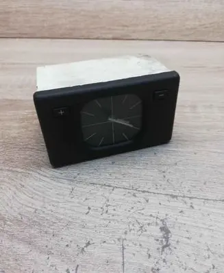 BMW 5 E34 Clock 1374282
