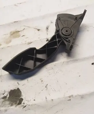 Nissan Altima Accelerator throttle pedal 180024z808