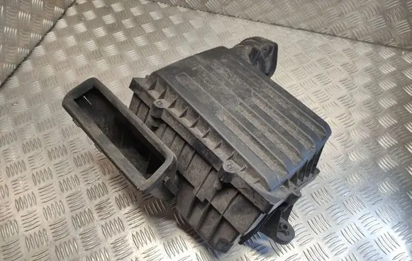 Volkswagen Golf VII Air filter box 5Q0129620B