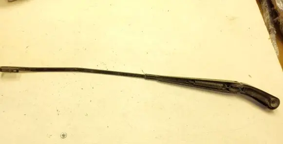 Volvo S80 Front wiper blade arm 09484613