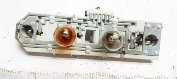 Skoda Superb B5 (3U) Tail light bulb cover holder