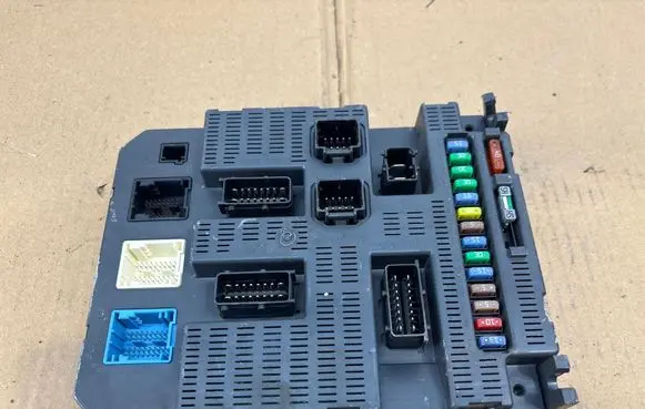 Peugeot 207 Comfort/convenience module 9663798380 3203865030608