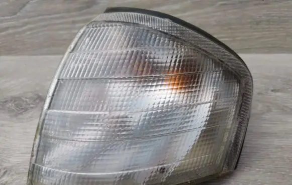 Mercedes-Benz C W202 Front indicator light 2028260745 1305230023