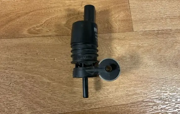 Opel Insignia A Windscreen/windshield washer pump 13250357 3240117