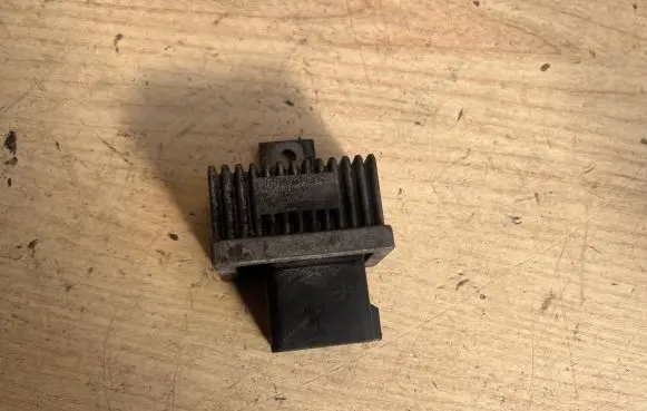 Nissan Almera N16 Glow plug pre-heat relay 7700115073