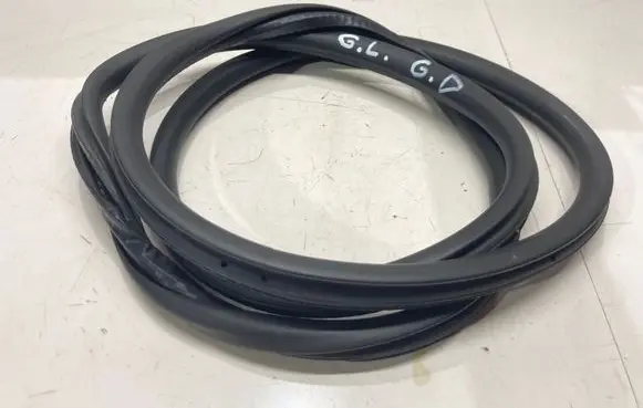 Opel Grandland X Rear door rubber seal (on body) 9815017480 3646810