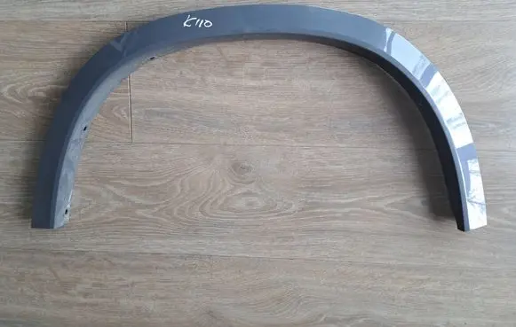 Rear fender molding trim