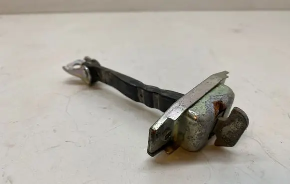Toyota RAV 4 (XA40) Front door check strap stopper