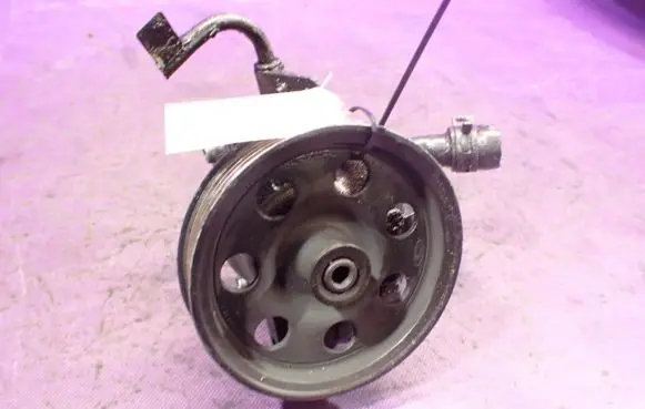 Ford Focus Power steering pump XS4E-3A733-AC