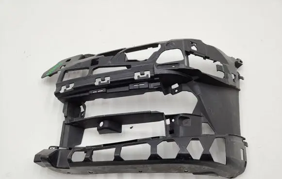 BMW 5 G30 G31 G38 Front bumper mounting bracket 7385345