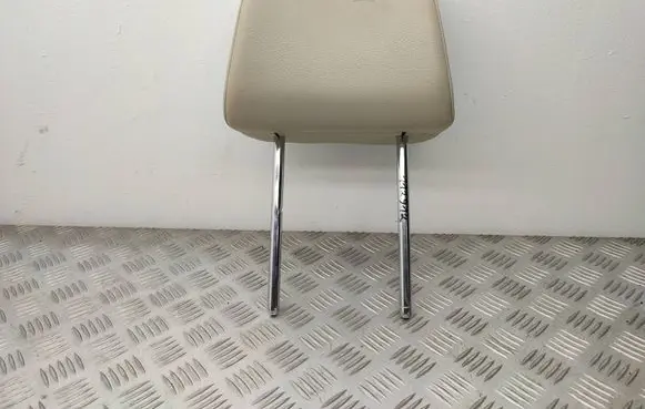 Volkswagen Touareg II Front seat headrest