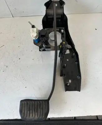 Volvo S80 Brake pedal 30760895