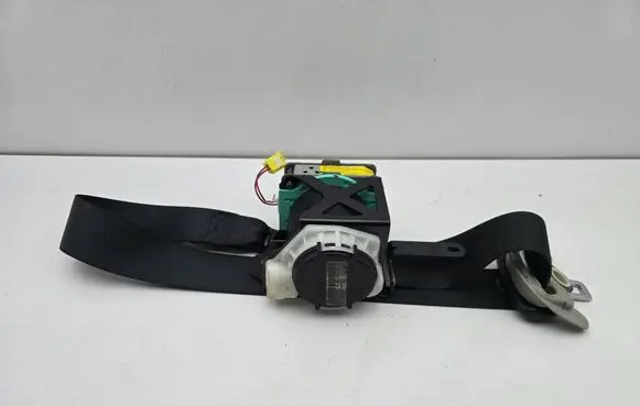 Toyota Auris 150 Front seatbelt 7322002121 040411