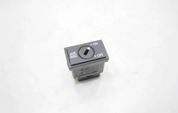 Passenger airbag on/off switch